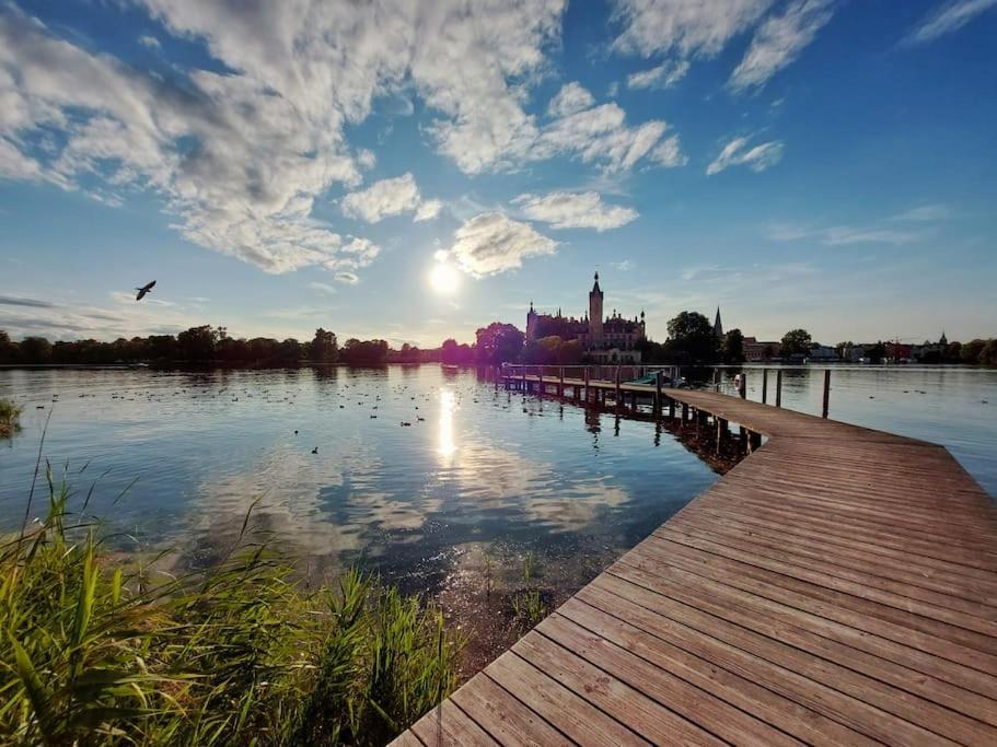 Zentrale Ferienwohnung - Direkt Am See Und Schloss Schwerin  Dış mekan fotoğraf